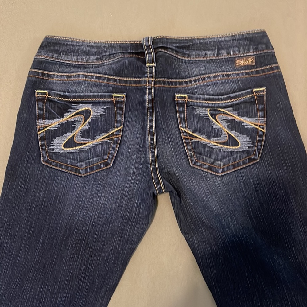 SILVER  Jeans Tuesday style womens Jeans size 29” embroidered  back pockets
